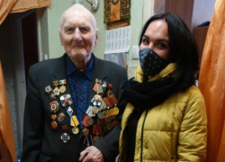 Подарили сказку тем, кто подарил нам мирное небо: сотрудники НИИ связи Таганрога поздравили ветеранов с новогодними праздниками