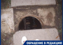Открытый люк на пешеходной дорожке поджидает таганрожцев ночью