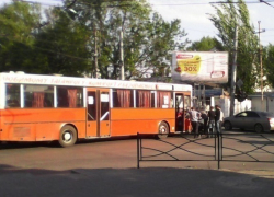 В Таганроге пассажирский автобус въехал в  «девятку»