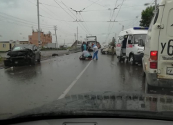 В Таганроге после ДТП двух иномарок мужчина вылетел на дорогу