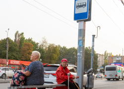 Неудобства на пути к жемчужине юга: автобусная остановка у вокзала Таганрога нуждается в обновлении