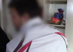 Истыкал ножом до смерти: таганрожца арестовали за убийство в своей квартире