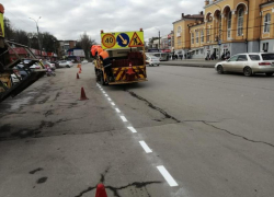 В Таганроге на Привокзальной площади завершили «газон» и разметку