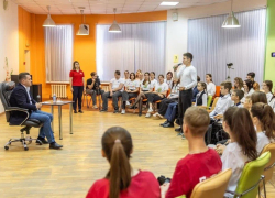 Глава Таганрога Андрей Фатеев встретился с учащимися городских школ
