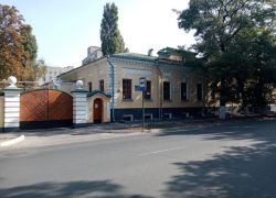Где в Таганроге находится Дворец Александра I?