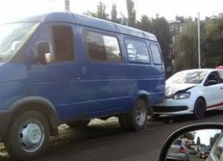 В Таганроге  такси «Престиж» врезался в «ГАЗель»