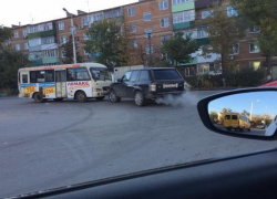 В Таганроге произошло ДТП с участием маршрутного такси 