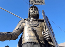 Спорный символ исчез с самодельного памятника в Таганроге 