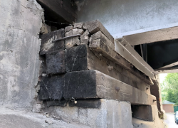 "Ну, это заявление писать надо" — трещины Черного моста напугали только жителей Таганрога