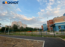 В Таганроге у нового детского сада на Мариупольском шоссе наконец-то обустроили тротуар 