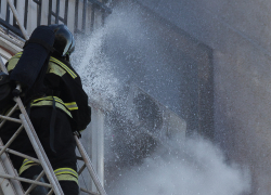 Днем в Таганроге тушили пожар в квартире жилого дома