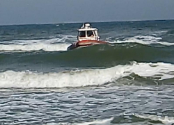 МЧС двое суток не может найти моряков с взорвавшегося танкера, приписанного в Таганроге