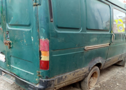 "А воз и ныне там": автохлам в качестве склада уродует Таганрог