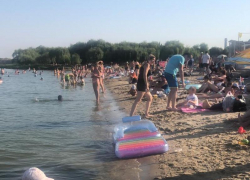 На бумаге малолюдные пляжи в Таганроге, а что на деле?