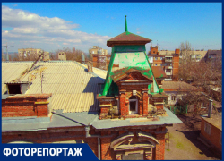 Рассматриваем башенки и крыши Таганрога