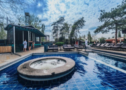 Огромный выбор зон отдыха и тёплые бассейны ждут вас в «GREENWICH-PARK»*