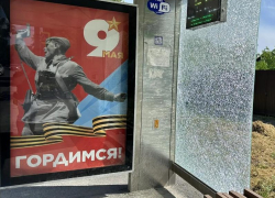 В Таганроге чтят память ветеранов...сквозь разбитые и грязные стёкла