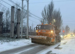В Таганроге мешающие чистить снег автомобили будут эвакуировать