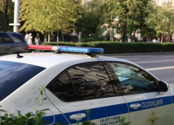 Двое пострадали: торопыга на КАМАЗе выбросил легковушку на встречку под Таганрогом