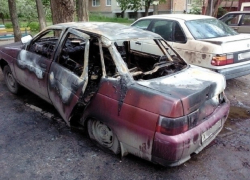 В Таганроге сожгли «десятку»