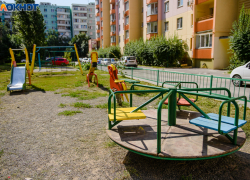 В Таганроге на детской площадке задержали дебоширов 