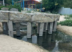 Жители Петрушино бьют тревогу из-за загрязнения пляжа сточными водами