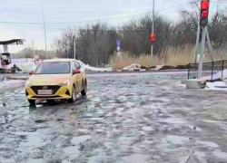 "Подарите лучше городу асфальт": таганрожцы разнесли пост главы города о дне книгодарения