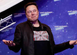 Ждёт четверню: 48-летняя посудомойка из Таганрога забеременела от Илона Маска и будет жить с его остальными жёнами