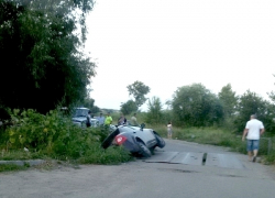 В Таганроге возле набережной «Форд» завалился на бок