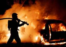 На выходных в Таганроге сгорел автомобиль «Деу Эсперо»