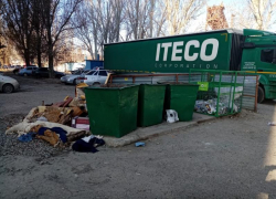 Мусор в Таганроге где угодно, но не в контейнере 