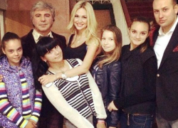 Виктория Лопырева и Сосо Павлиашвили устроили под Таганрогом благотворительный концерт для беженцев