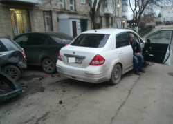 В Таганроге мужчина устроил ДТП с припаркованными автомобилями