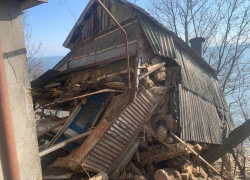 Часть Таганрога грозится рухнуть в пропасть из-за разрушения обрыва 