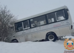 Маршрутка съехала в кювет под Таганрогом: двое пассажиров в больнице