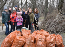 Таганрожцы взяли в свои руки «спасение» любимого города и затеяли субботник