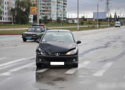 Водитель Peugeot сбил человека на пешеходном переходе в Таганроге