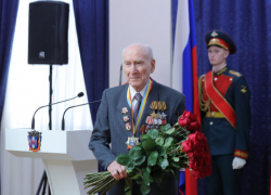 Василий Голубев поздравил фронтовика Василия Ивановича Добрицу с 98-летием