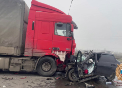 Машина всмятку: автоледи уснула за рулём и погибла в ДТП под Таганрогом