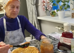 Встречаем Масленицу: таганрожцам рекомендуют угощать блинами нищих