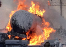 Цистерна с нефтепродуктами загорелась на трассе Ростов-Таганрог