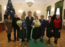 Многодетным матерям из Таганрога вручили Благодарственные письма  Президента РФ