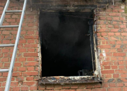 «Дети влазили в окно, чтобы посмотреть на труп» - таганроженка была шокирована реакцией на пожар