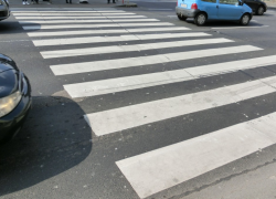 Два перелома: девочку-подростка сбили на пешеходном переходе в Таганроге