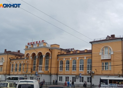 По решению суда на ж/д вокзале Таганрог-Пассажирский появятся павильоны и скамейки с навесами  