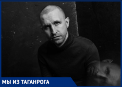 Актёр Иван Добронравов рассказал о родном Таганроге и сериале «Вика-Ураган» 