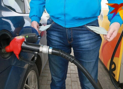 Цены на бензин растут, но, говорят чиновники - «все стабильно»