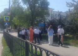 Символизм важнее трещин: у памятника А. Г. Ломакина провели мероприятие 