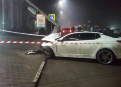 Наледь и быстрая езда привели к ДТП возле театра им. А. П. Чехова