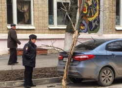 Первой жертвой шторма в Таганроге стала иномарка